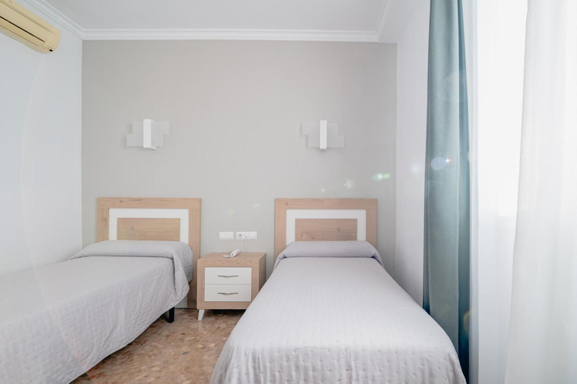 Hotel Chamizo El Arahal Екстериор снимка