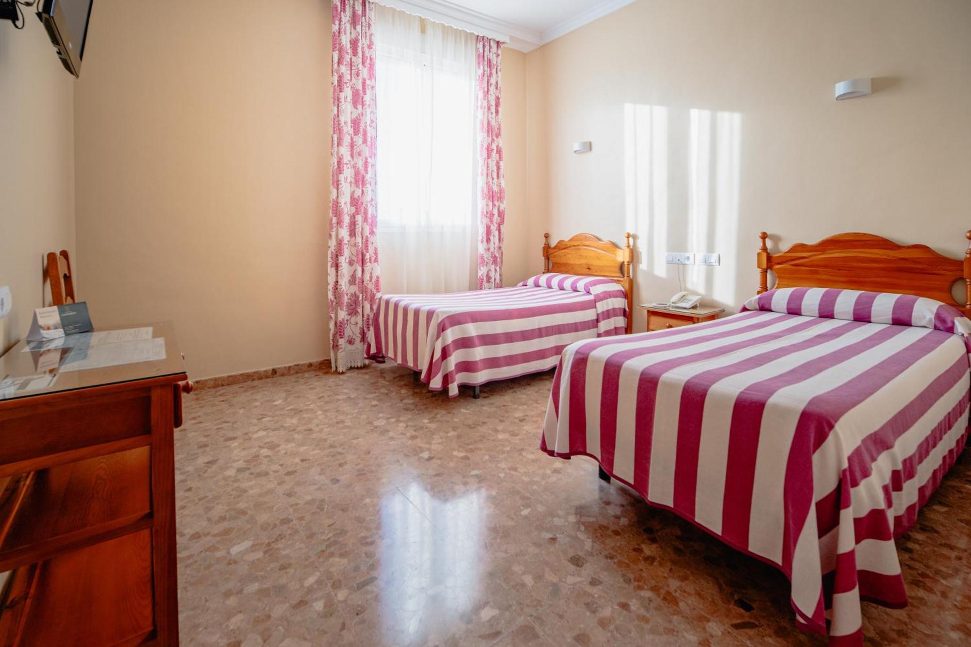 Hotel Chamizo El Arahal Екстериор снимка