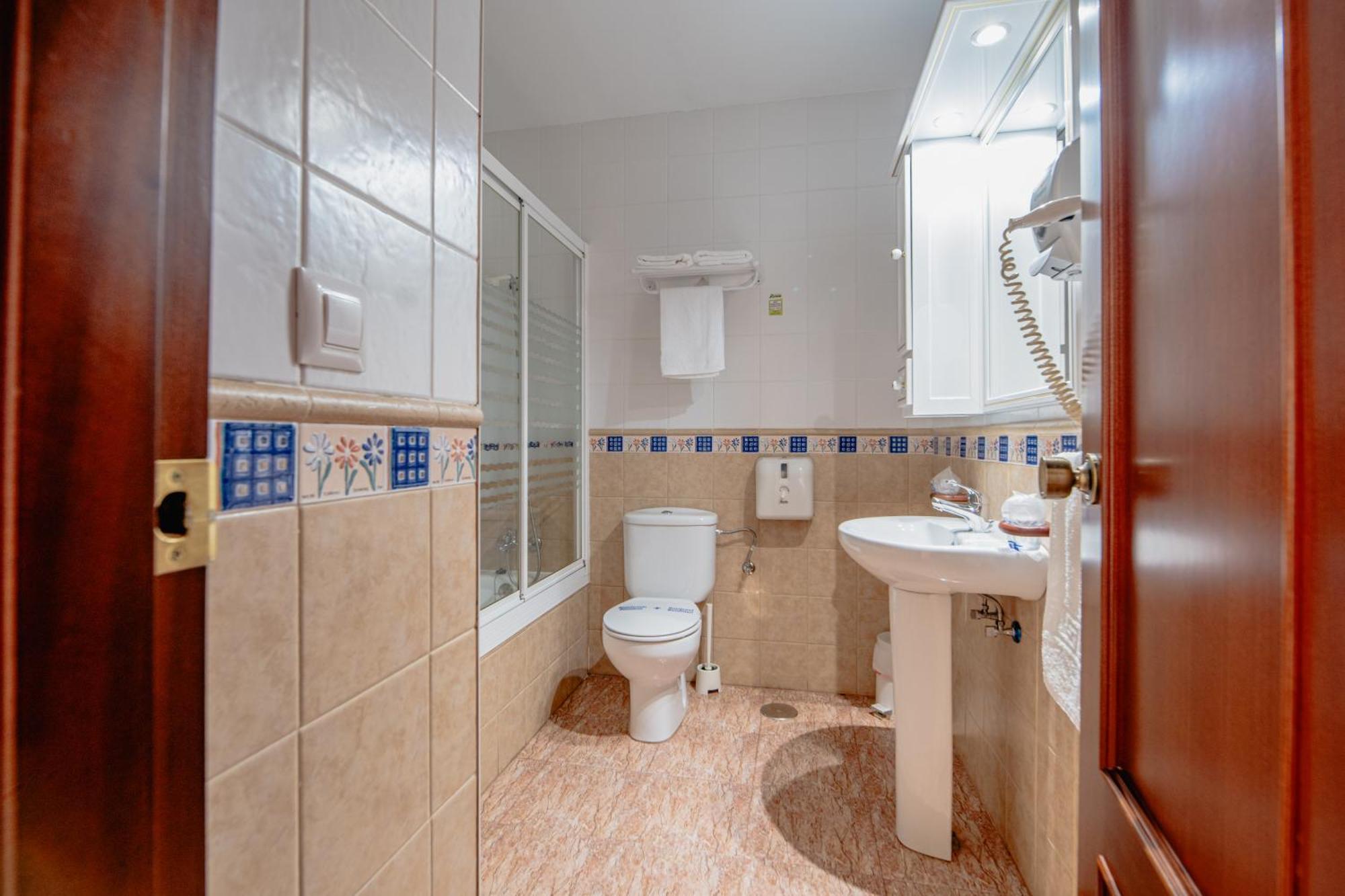 Hotel Chamizo El Arahal Екстериор снимка