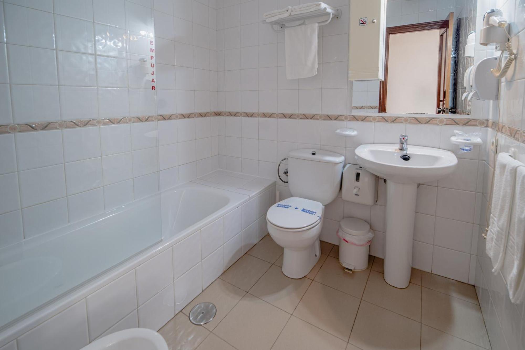 Hotel Chamizo El Arahal Екстериор снимка