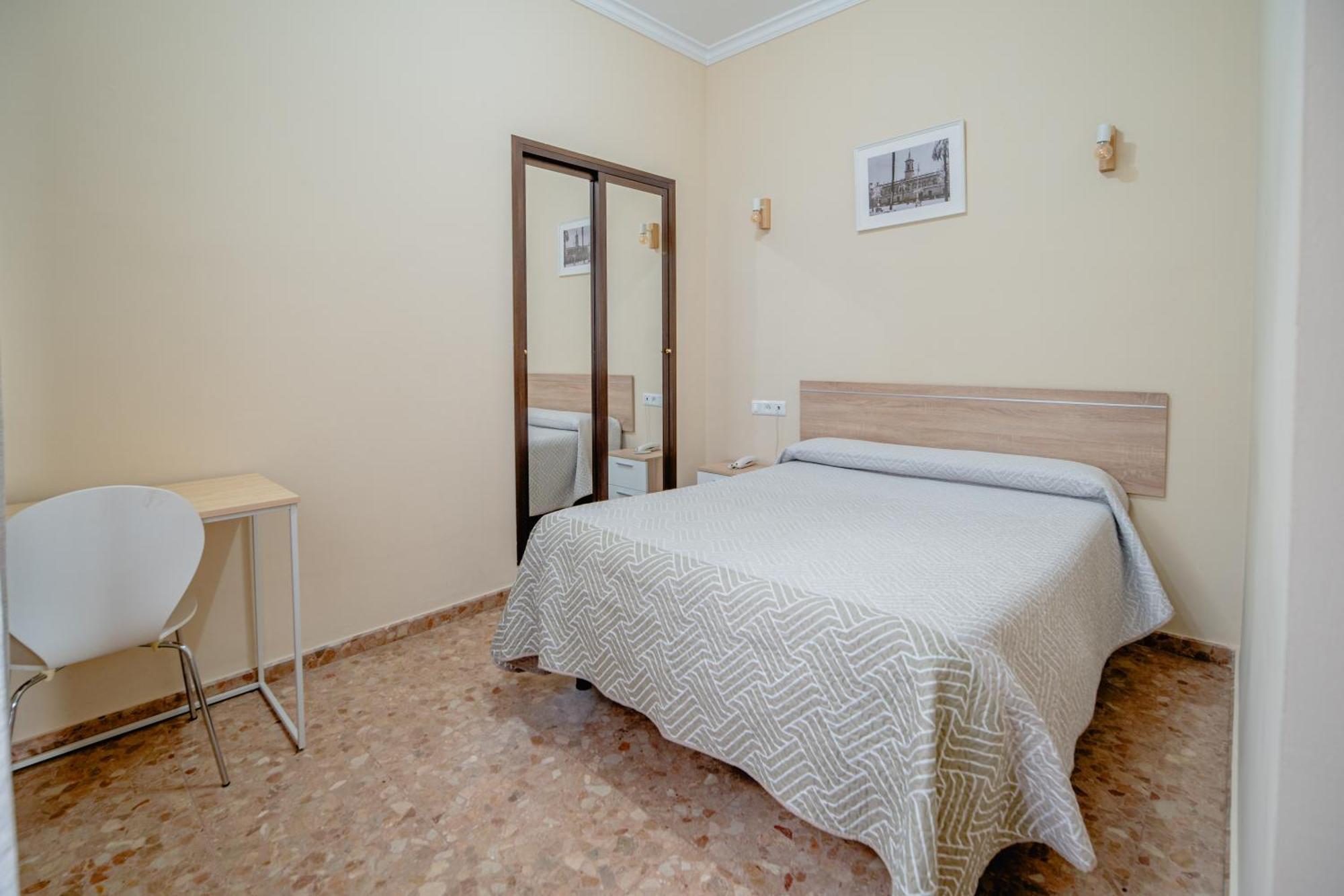 Hotel Chamizo El Arahal Екстериор снимка