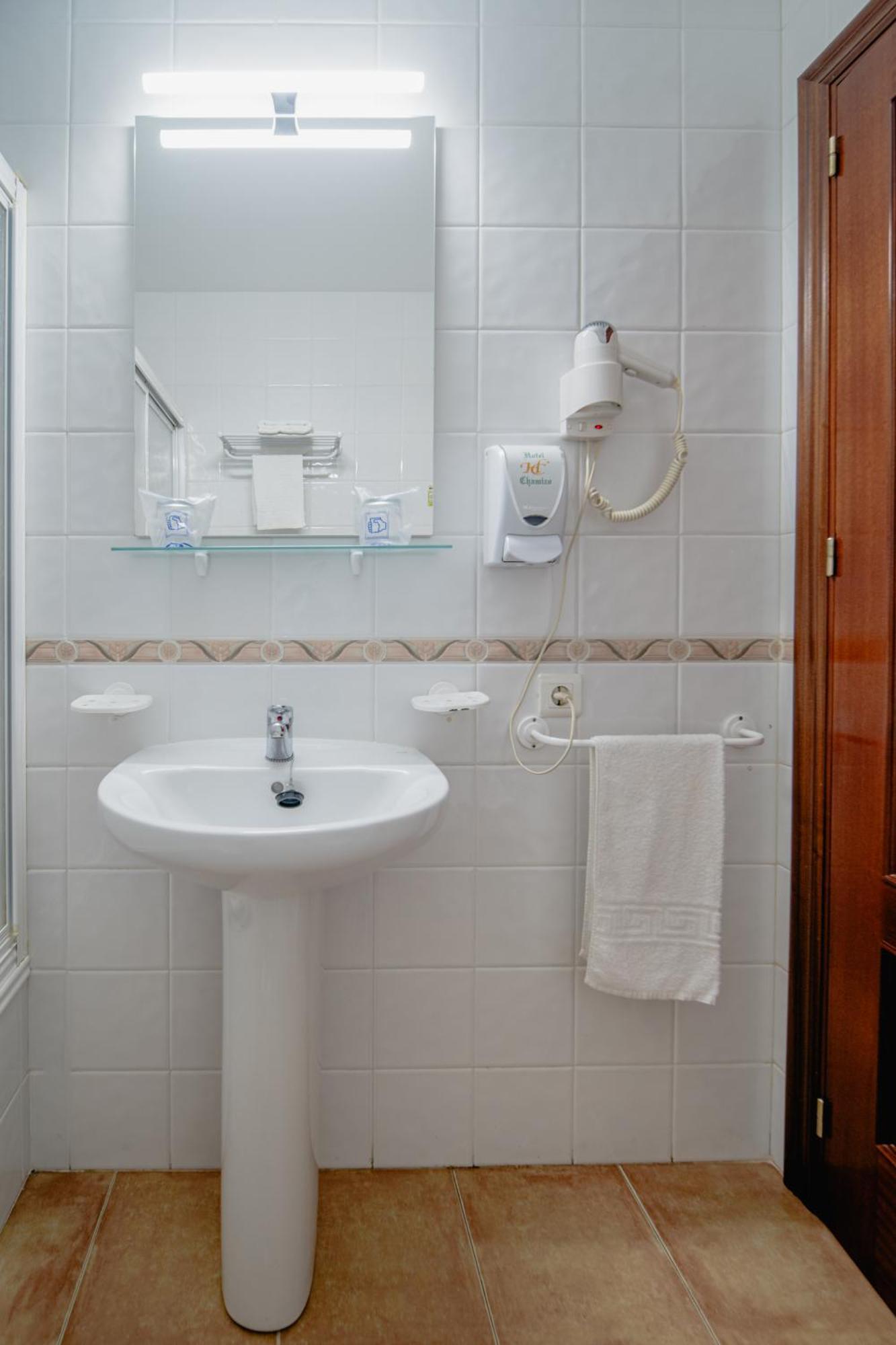Hotel Chamizo El Arahal Екстериор снимка
